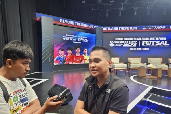 Berikut beberapa alternatif judul untuk "Turnamen Game of Society" menjadi "Ajang Pencarian Bakat Klub Liga 1":

1. "Piala Talenta Liga 1: Mencari Bintang Masa Depan"
2. "Liga 1 Talent Hunt: Menemukan Bakat Terpendam"
3. "Ajang Bakat Liga 1: Perekrutan Talenta Sepak Bola"
4. "Turnamen Pencarian Talenta: Menuju Liga 1"
5. "Liga 1 Berbakat: Ajang Unjuk Kemampuan Pemain Muda"
6. "Bakat Sepak Bola Liga 1: Festival Talenta Masa Depan"
7. "Talent Scouting Liga 1: Langkah Menuju Sukses"
8. "Turnamen Talenta Liga 1: Mencetak Bintang Baru"
9. "AJang Pencarian Bakat untuk Klub Liga 1"
10. "Kejuaraan Bakal Bintang: Saga Liga 1"

Semoga salah satu dari judul di atas sesuai dengan yang Anda inginkan!