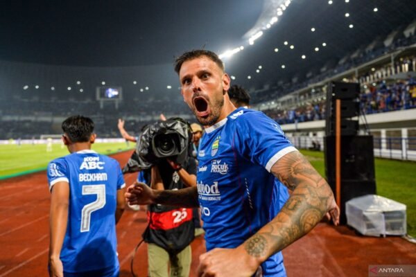 Update Klasemen Liga 1: Persib Dekati Gelar Juara, Persija Terlempar dari Empat Besar
