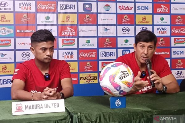 Angel Alfredo Vera Siapkan Susunan Pemain Madura United