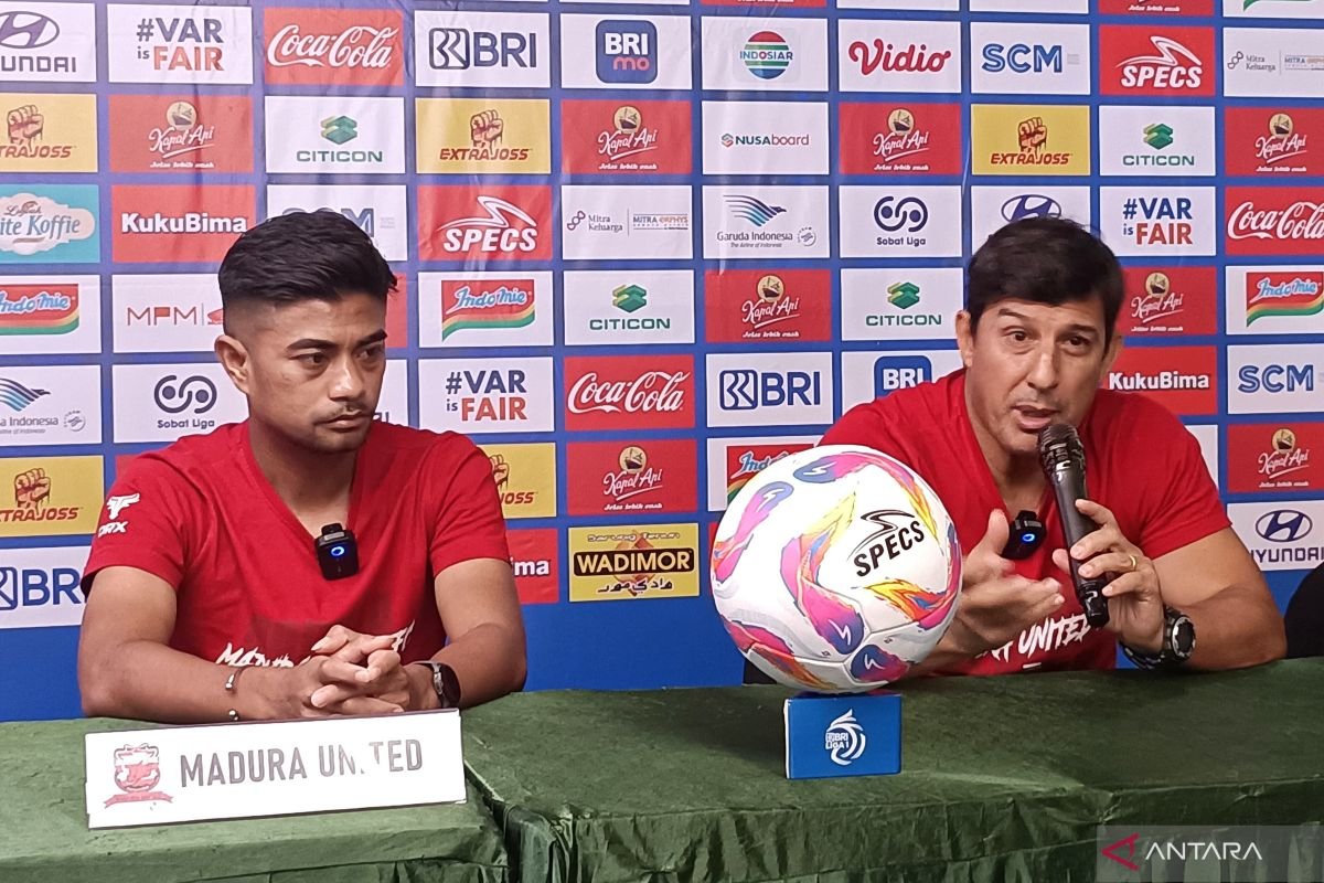 Angel Alfredo Vera Siapkan Susunan Pemain Madura United