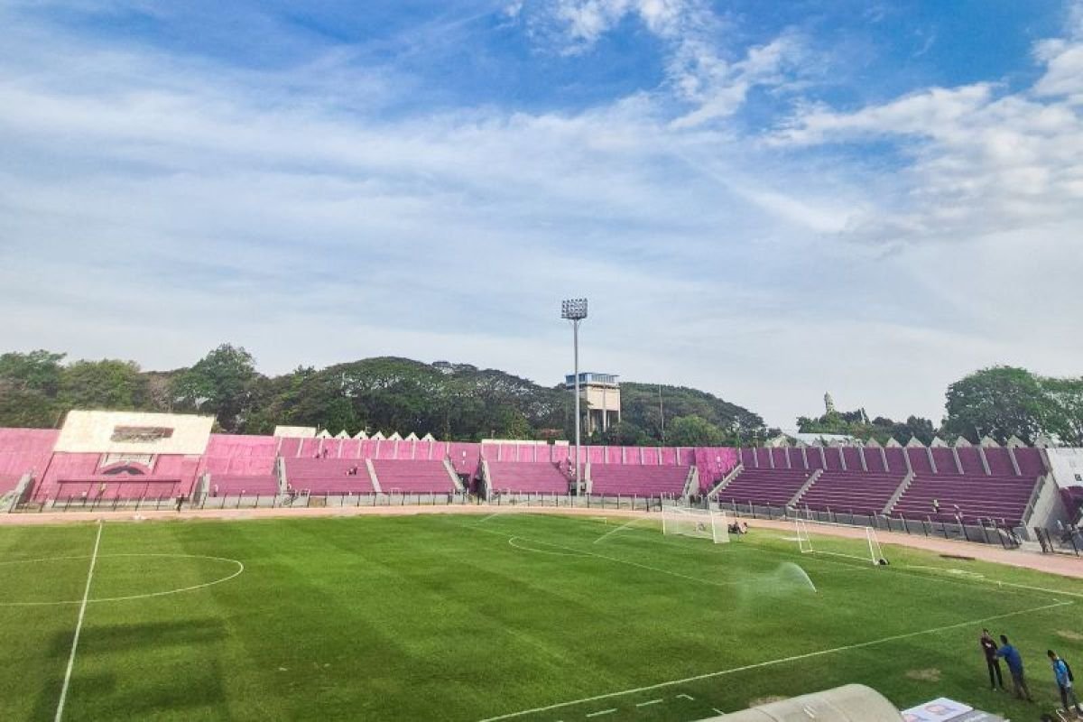 Tentu! Berikut adalah beberapa alternatif untuk judul tersebut:

1. "Persik Kediri Sambut Asia Warriors FC dalam Momen 'Launching' Tim"
2. "Persik Kediri Berhadapan dengan Asia Warriors FC di Acara Peluncuran Tim"
3. "Pertandingan Spesial: Persik Kediri vs Asia Warriors FC pada 'Launching' Tim"
4. "Persik Kediri dan Asia Warriors FC: Duel di Acara 'Launching' Tim"
5. "Acara Peluncuran Tim: Persik Kediri Melawan Asia Warriors FC"

Silakan pilih yang paling sesuai atau minta alternatif lain jika diinginkan!