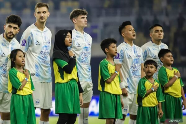 Berikut adalah beberapa alternatif judul untuk "Pelatih PSIM: Nermin Haljeta adalah orang pertama di lini pertahanan":

1. **Nermin Haljeta: Pilar Pertahanan Utama PSIM Menurut Pelatih**
2. **Pelatih PSIM Menyatakan Nermin Haljeta Sebagai Benteng Pertahanan Pertama**
3. **Nermin Haljeta, Kunci Keberhasilan Lini Pertahanan PSIM Menurut Pelatih**
4. **Pelatih PSIM: Nermin Haljeta Sebagai Tulang Punggung Defensif**
5. **Nermin Haljeta, Pemain Vital di Lini Pertahanan PSIM Menurut Pelatih**

Silakan pilih atau modifikasi sesuai kebutuhan!