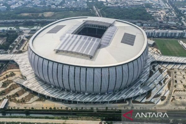 Here are some alternative titles for "Inilah 18 kandang peserta BRI Super League 2025/2026":

1. "Menyusuri 18 Stadion Peserta BRI Super League 2025/2026"
2. "18 Arena Pertandingan BRI Super League 2025/2026"
3. "Kenali 18 Tempat Pertandingan BRI Super League 2025/2026"
4. "Daftar 18 Kandang Tim BRI Super League 2025/2026"
5. "Inilah 18 Stadion yang Menghiasi BRI Super League 2025/2026"
6. "Jelajahi 18 Kandang Peserta BRI Super League 2025/2026"
7. "18 Kandang yang Menjadi Saksi BRI Super League 2025/2026"
8. "Panduan 18 Kandang Peserta BRI Super League 2025/2026"
9. "Kandang Tim Peserta BRI Super League 2025/2026: 18 Stadion Unggulan"
10. "Stadion 18 Peserta BRI Super League 2025/2026 yang Harus Dikenal" 

Feel free to mix and match elements from these titles to create the perfect one!