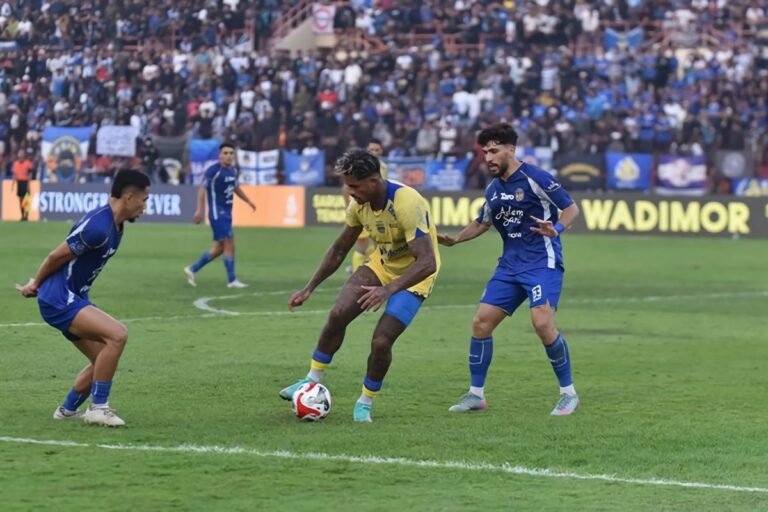 Pertandingan Persib vs Borneo FC Dibatalkan akibat Kerusuhan di Bandung