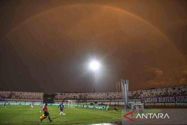 Pertandingan Laga Persita Tangerang vs Semen Padang Resmi Ditunda