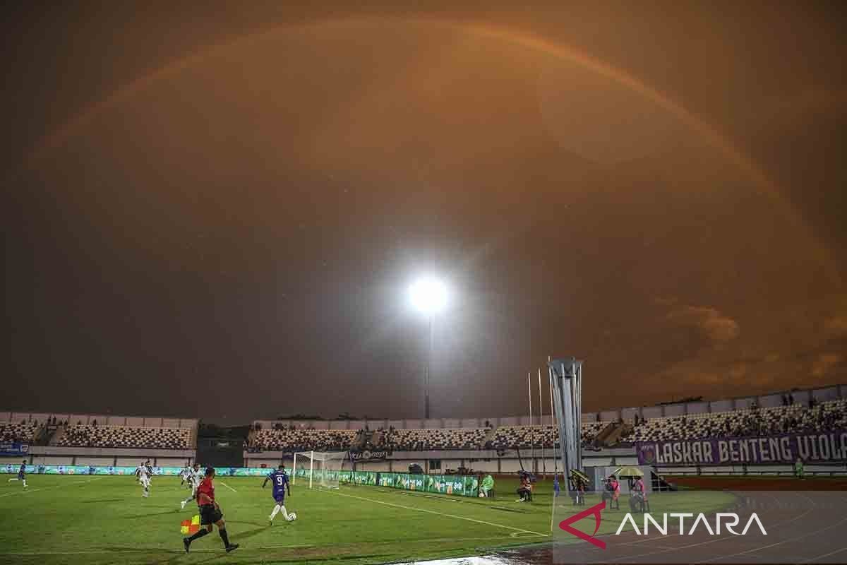 Pertandingan Laga Persita Tangerang vs Semen Padang Resmi Ditunda