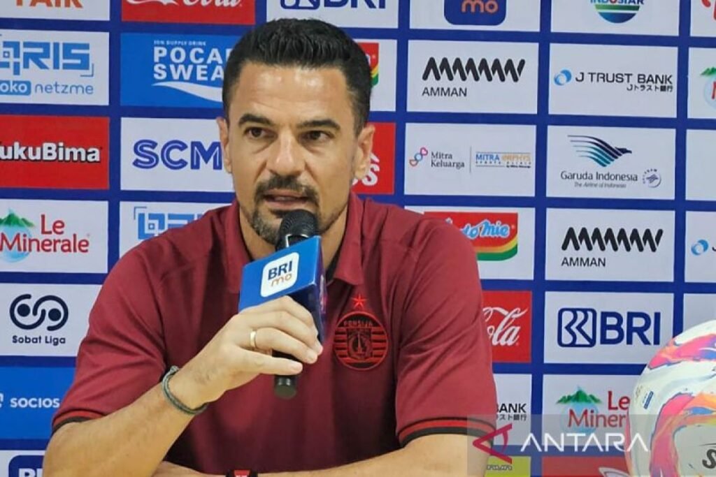 Berikut adalah beberapa alternatif judul untuk "Carlos Pena Tanpa Motivasi Ekstra saat Hadapi Persija":

1. "Carlos Pena: Fokus Tanpa Motivasi Tambahan Saat Melawan Persija"
2. "Carlos Pena Siap Hadapi Persija Meski Tanpa Motivasi Ekstra"
3. "Tanpa Motivasi Tambahan, Carlos Pena Antusias Lawan Persija"
4. "Carlos Pena: Kesiapan Tanpa Motivasi Berlebih Terhadap Persija"
5. "Persija Hadapi Carlos Pena yang Tidak Memerlukan Motivasi Ekstra"
6. "Carlos Pena Siap Bertanding Melawan Persija Tanpa Beban Motivasi"
7. "Carlos Pena: Kekuatan dan Kepercayaan Diri Tanpa Motivasi Ekstra Melawan Persija"

Silakan pilih salah satu judul yang sesuai atau dapat digunakan sebagai inspirasi!
