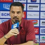 Berikut adalah beberapa alternatif judul untuk "Carlos Pena Tanpa Motivasi Ekstra saat Hadapi Persija":

1. "Carlos Pena: Fokus Tanpa Motivasi Tambahan Saat Melawan Persija"
2. "Carlos Pena Siap Hadapi Persija Meski Tanpa Motivasi Ekstra"
3. "Tanpa Motivasi Tambahan, Carlos Pena Antusias Lawan Persija"
4. "Carlos Pena: Kesiapan Tanpa Motivasi Berlebih Terhadap Persija"
5. "Persija Hadapi Carlos Pena yang Tidak Memerlukan Motivasi Ekstra"
6. "Carlos Pena Siap Bertanding Melawan Persija Tanpa Beban Motivasi"
7. "Carlos Pena: Kekuatan dan Kepercayaan Diri Tanpa Motivasi Ekstra Melawan Persija"

Silakan pilih salah satu judul yang sesuai atau dapat digunakan sebagai inspirasi!