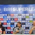 Berikut adalah beberapa alternatif judul untuk "Mauricio Souza Tak Janjikan Persija Bermain Cantik":

1. "Mauricio Souza: Fokus pada Hasil, Bukan Hanya Estetika"
2. "Pelatih Mauricio Souza: Persija Prioritaskan Efektivitas di Lapangan"
3. "Mauricio Souza: Keberhasilan Tim Lebih Utama daripada Gaya Permainan"
4. "Janji Mauricio Souza: Membangun Persija yang Efisien dan Solid"
5. "Mauricio Souza: Membangun Kualitas Tanpa Memusingkan Penampilan"
6. "Pelatih Baru Persija, Mauricio Souza: Hasil yang Utama!"
7. "Mauricio Souza Beberkan Strategi Persija yang Praktis dan Efektif"
8. "Menjunjung Hasil: Komitmen Mauricio Souza untuk Persija"

Semoga membantu! Jika ada yang ingin dikembangkan lebih lanjut, silakan beritahu!