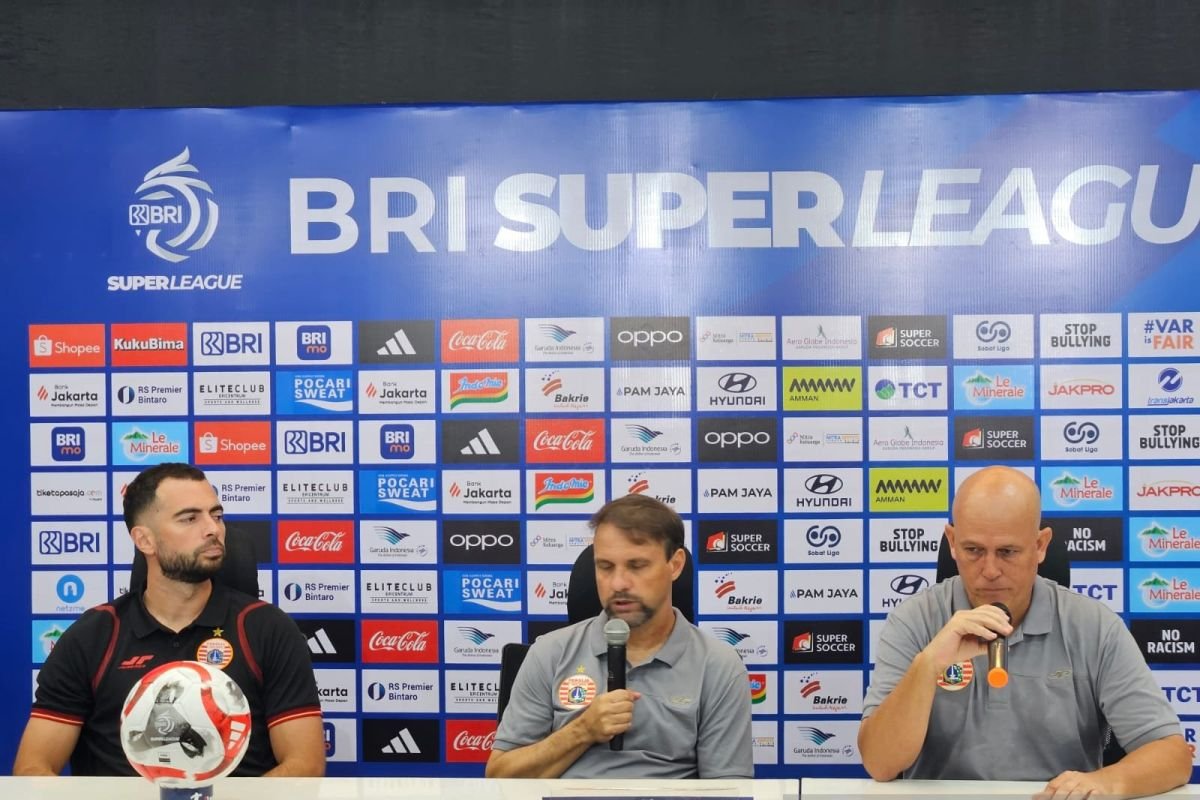Berikut adalah beberapa alternatif judul untuk "Mauricio Souza Tak Janjikan Persija Bermain Cantik":

1. "Mauricio Souza: Fokus pada Hasil, Bukan Hanya Estetika"
2. "Pelatih Mauricio Souza: Persija Prioritaskan Efektivitas di Lapangan"
3. "Mauricio Souza: Keberhasilan Tim Lebih Utama daripada Gaya Permainan"
4. "Janji Mauricio Souza: Membangun Persija yang Efisien dan Solid"
5. "Mauricio Souza: Membangun Kualitas Tanpa Memusingkan Penampilan"
6. "Pelatih Baru Persija, Mauricio Souza: Hasil yang Utama!"
7. "Mauricio Souza Beberkan Strategi Persija yang Praktis dan Efektif"
8. "Menjunjung Hasil: Komitmen Mauricio Souza untuk Persija"

Semoga membantu! Jika ada yang ingin dikembangkan lebih lanjut, silakan beritahu!