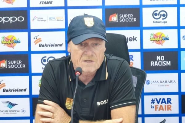 Pelatih Persis Mengakui Penampilan Tim yang Buruk Melawan Bhayangkara