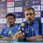 Pelatih Arema Siaga Terhadap Kualitas Pemain Persib
