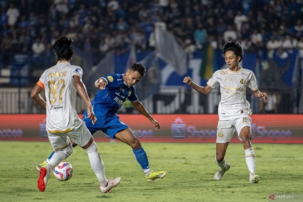 Persib Bandung Alihkan Perhatian ke Pertandingan Melawan Arema FC